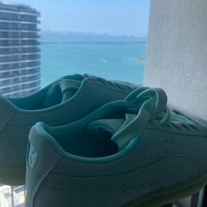 Mint Puma’s Size 8.5